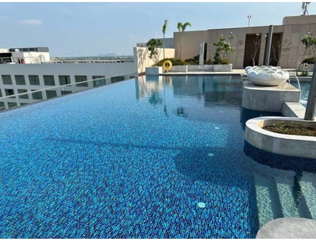 Hotel infinity pool